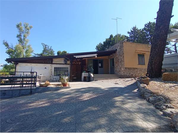 VILLA CON CAMPO DA CALCETTO