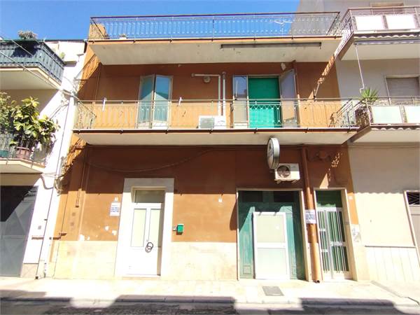 CASA SINGOLA CON LOCALE A PIANO TERRA