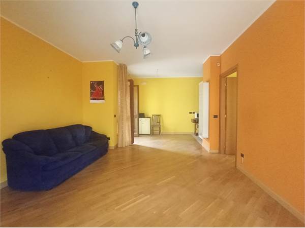 TRILOCALE CON BOX E TERRAZZINO