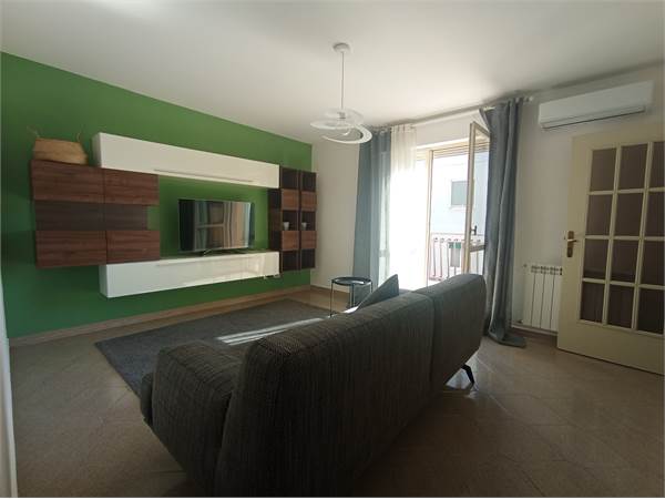 TRILOCALE ARREDATO IN CENTRO