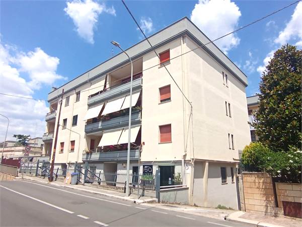 TRILOCALE CON BOX AUTO