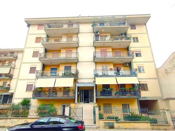 AMPIO QUADRILOCALE CON BOX - OTTIMO STATO